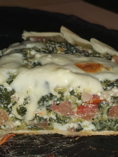 Una foto de Tarta de acelga y ricota😍 (y cositas que había en la heladera)