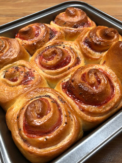 Foto resep Strawberry Jam Roll Bread 🍓 🍓🍓