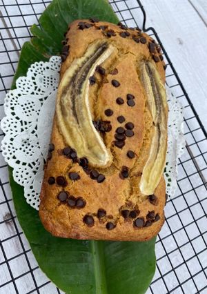 A picture of Whole wheat banana choco chips cake.