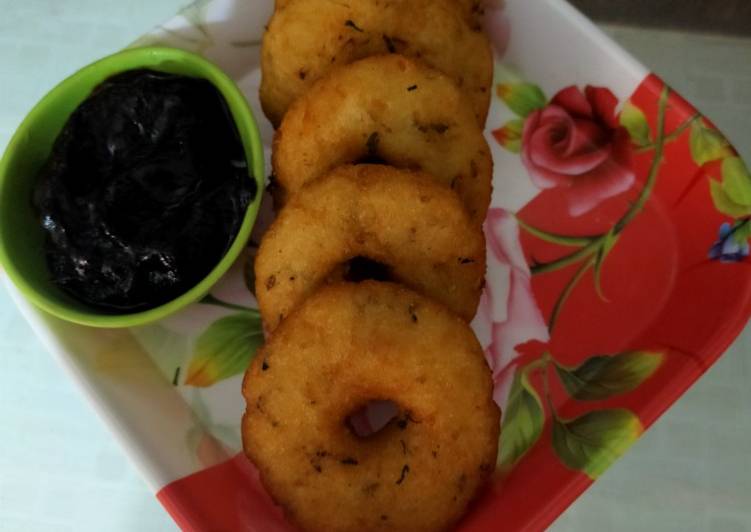 Recipe of Rawa medu wada