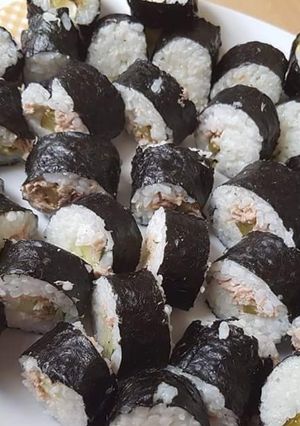 O poză a rețetei Sushi cu ton din conservă.