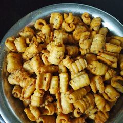 A picture of Cheese pizza roll Mathri.