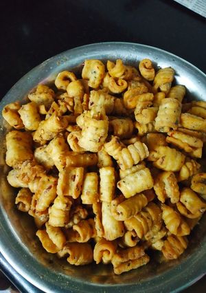 A picture of Cheese pizza roll Mathri.
