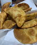 Empanadas de carne dulce con pasas de uva