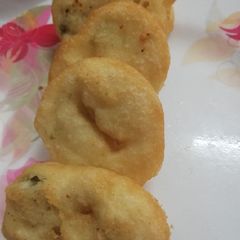 A picture of Medhu vada urad Dal vada.