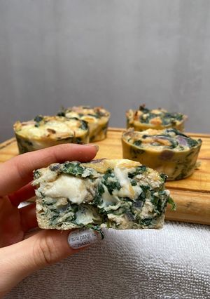 Una foto de Muffins de espinaca, pollo y queso