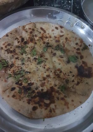 અમૃતસરી કુલચા (Amritsari kulcha recipe in Gujarati) રેસીપી મુખ્ય ફોટો