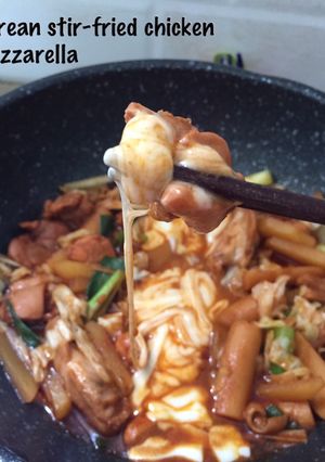 Foto resep Korean stir-fried chicken mozzarella