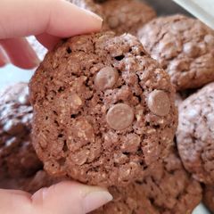 A picture of Chocolate oatmeal cookies.