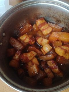 Hình của món Thịt ba chỉ kho củ cải.