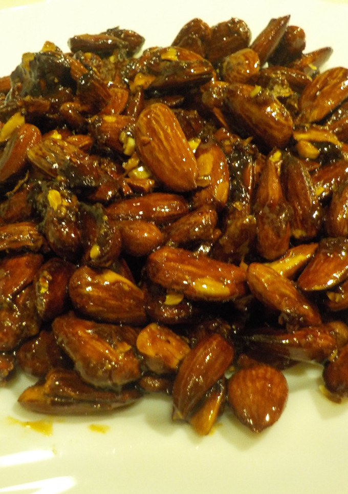 Una foto de Almendras garrapiñadas de la G. Alcoyana s.XIX