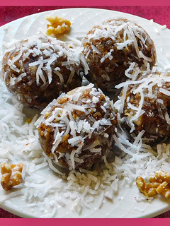 வால்நட் தேங்காய் லட்டு (Walnut thenkai laddo recipe in tamil) செய்முறை முக்கிய புகைப்படம்