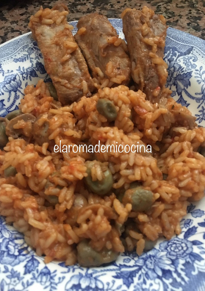 Una foto de Arroz con costillas y habitas baby
