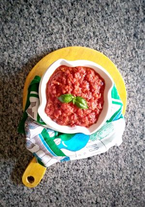 A picture of Pizza sauce.