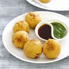 A picture of Potato vada.