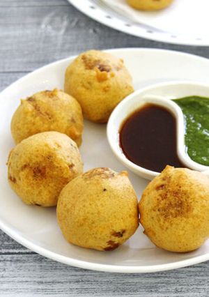 A picture of Potato vada.