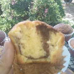 Una foto de Cupcakes marmolados