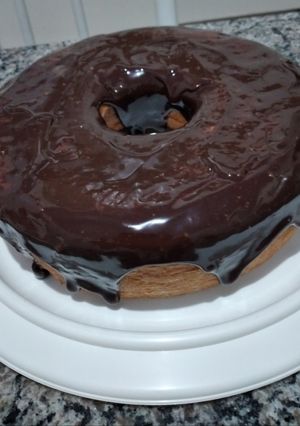 Foto de Bolo de iogurte com cobertura de chocolate