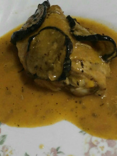 Una foto de Pollo en salsa de champiñones-calabaza y berenjena asada