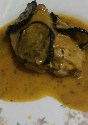 Una foto de Pollo en salsa de champiñones-calabaza y berenjena asada