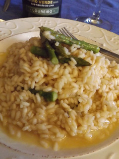 Una foto de Risotto con espárragos verdes con queso Reggiano