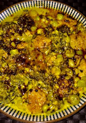 A picture of Methi matar soya curry.