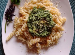 Una foto de Pesto de cilantro y perejil