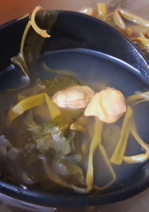 Hình của món Canh rau muống nấu nghêu chua cay.