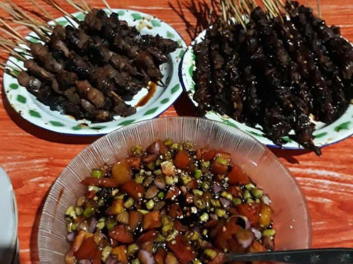 Resep Sate kambing dan sate usus ayam bumbu kecap cabe tomat yang Enak