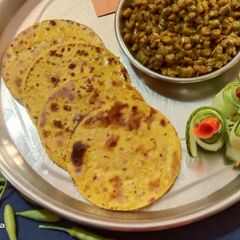 A picture of Makka ki Roti (Roti).