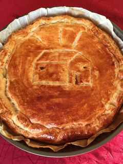 Une photo de Galette des Rois mi-amande, mi-crème pâtissière