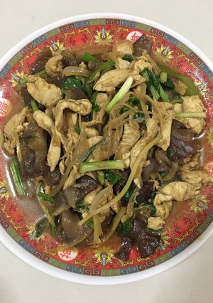 รูปของ “ผัดขิงอกไก่”