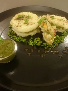 सूजी ढोकला सेंडविच (Suji Dhokla Sandwich recipe in Hindi) रेसिपी मुख्य फोटो