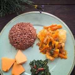 Isi Piringku : Nasi merah, Ikan dori saus asam manis, Sayur tumis kacang panjang daun pepaya, Buah রেসিপির প্রধান ছবি