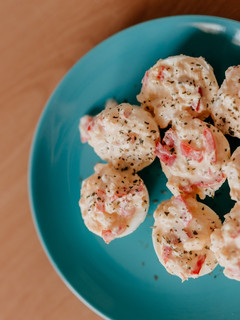 Una foto de Huevos rellenos de bacalao y pimiento
