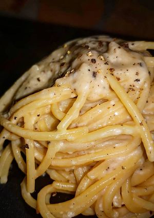 A picture of Cacio e Pepe.