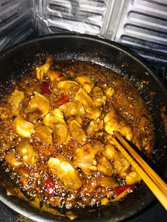 Hình của món Sườn rim chua ngọt.