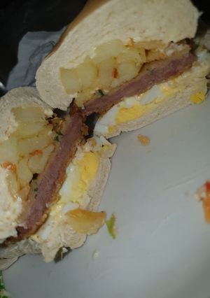 Una foto de Sándwich de milanesas.🥪🍟🍳🥗🍞