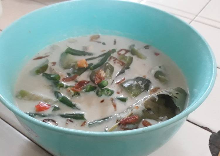 Sayur lodeh terong kaldu jamur