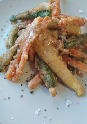 Una foto de Verduras en tempura con harina de castañas