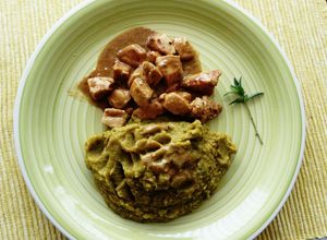 Una foto de Puré de Brócoli con Zanahoria y pollito adobado