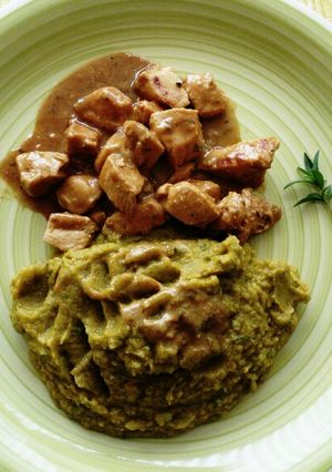 Una foto de Puré de Brócoli con Zanahoria y pollito adobado