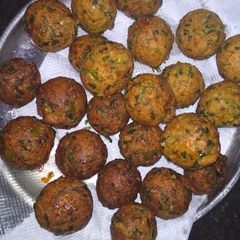 A picture of Fried Methi Muthiya kofta.