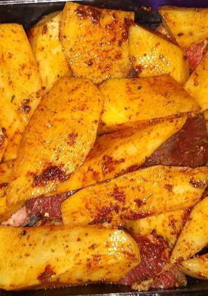 Una foto de Papas con pimentón+carne al horno