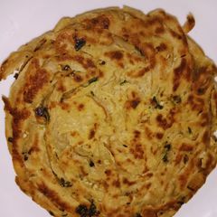 A picture of Frozen garlic Lachha paratha.