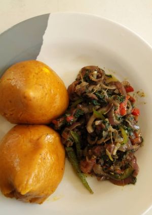 A picture of Moi moi and spinach sauce.