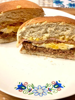 Una foto de Baurú (sándwich de carne picada) 🍔