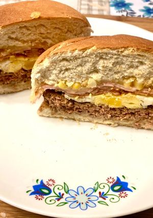 Una foto de Baurú (sándwich de carne picada) 🍔
