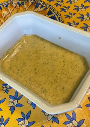Une photo de Marinade épicée citron, aneth, câpres