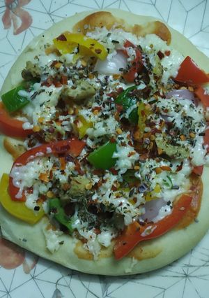 পিজ্জা(pizza recipe in Bengali) রেসিপির প্রধান ছবি